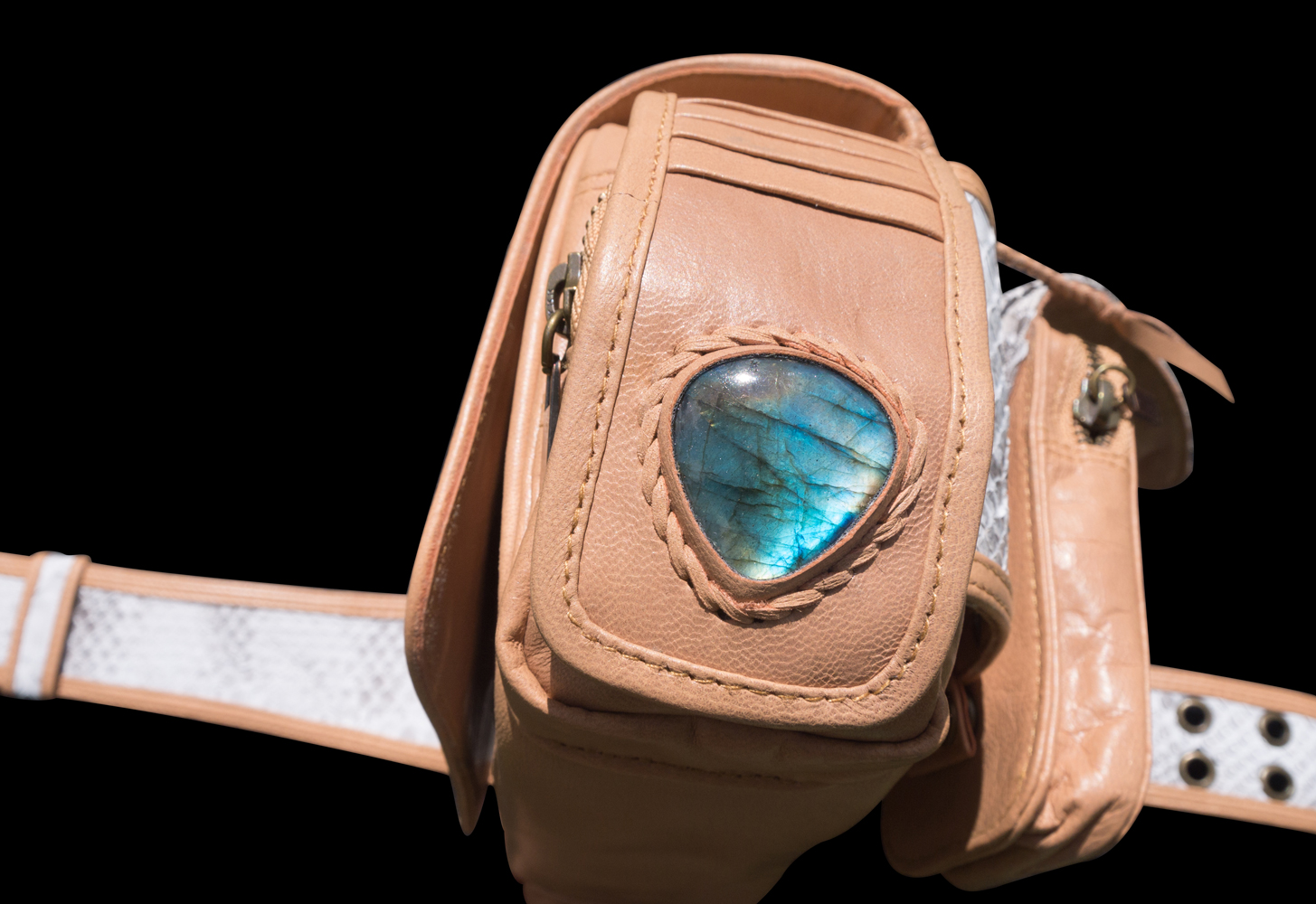 beltbag2_camel-3_1000px