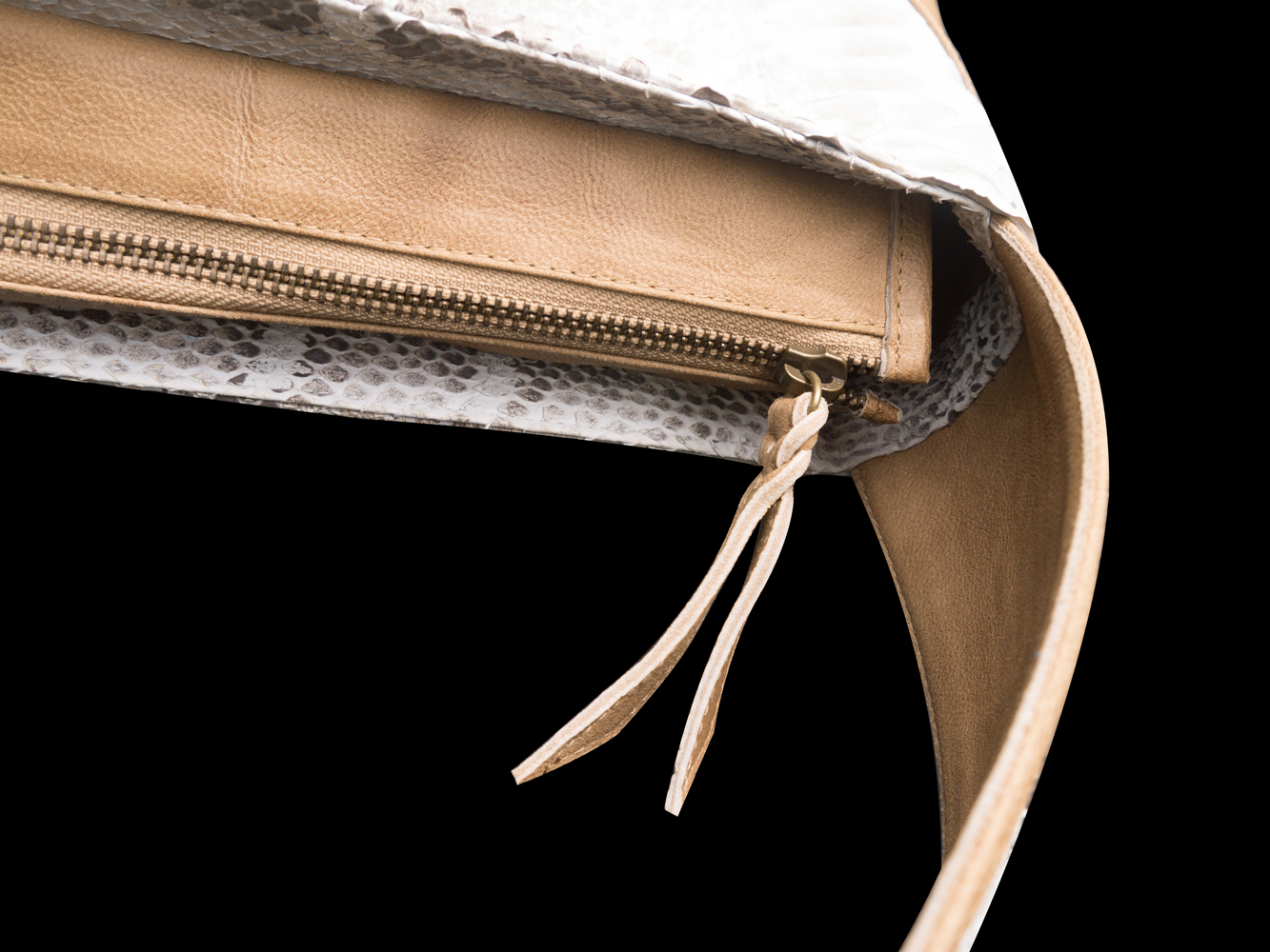 shoulderbag_beige_3_1000px